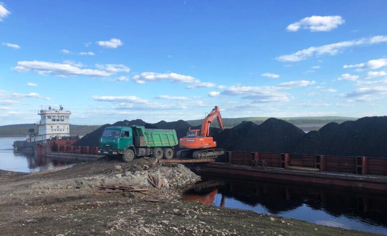 Для нужд Амгинского ГУП «ЖКХ РС (Я)» доставлена первая партия угля в количестве 5 тыс. тонн