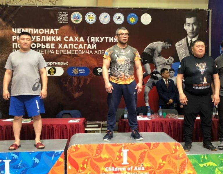 Валерий Иванов из Верхневилюйска — призер республиканского чемпионата по борьбе хапсагай