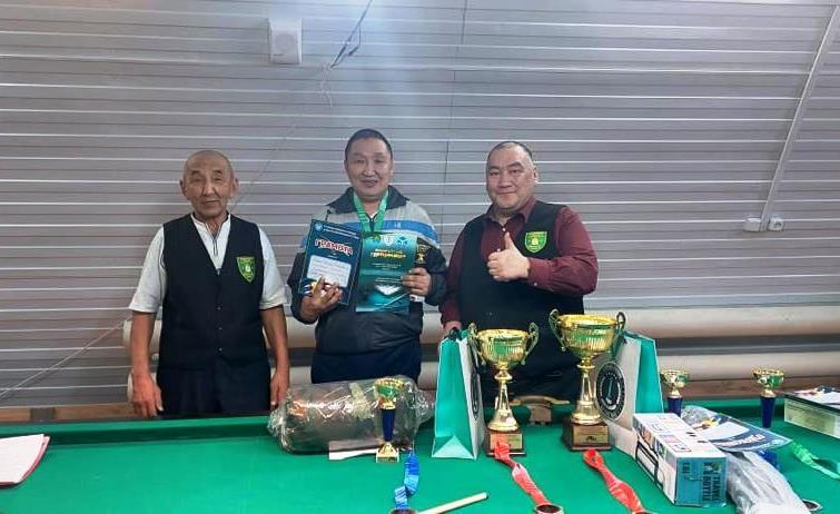 Работники ЖКХ из села Кобяй стали чемпионами улусных соревнований по бильярду