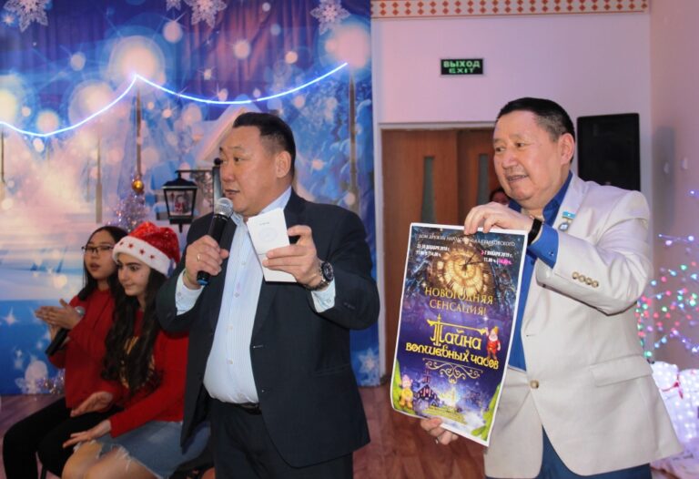 Коммунальщики Якутии пригласили детей на новогоднее представление