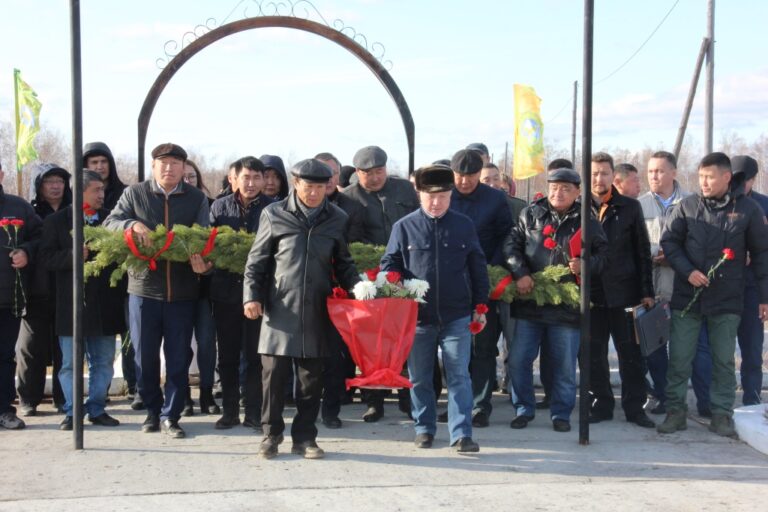 Работники ЖКХ почтили память выдающегося деятеля Якутии Анания Андреева
