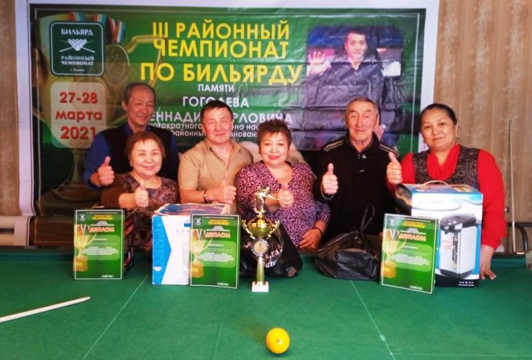 Оператор котельной из Оленька Аркадий Иванов выиграл районный турнир по бильярду