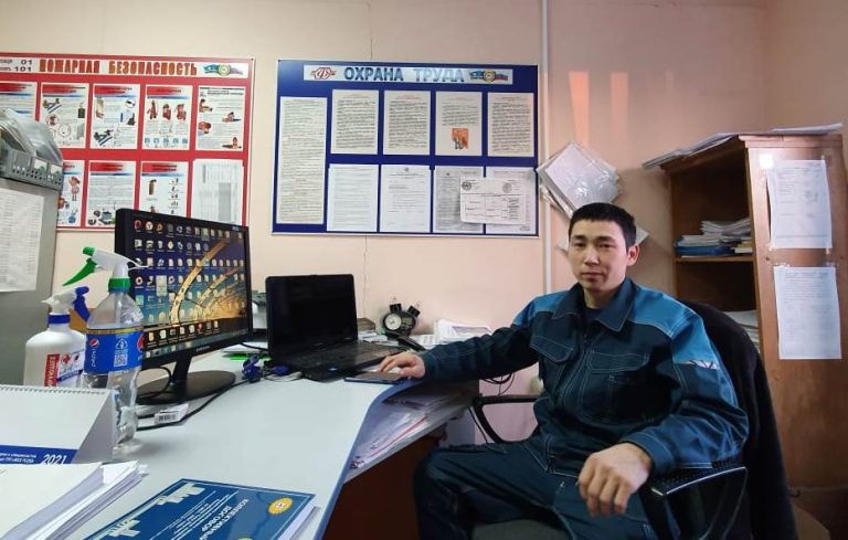 Артем Иванов из Сунтарского ЖКХ стал одним из лучших специалистов в области охраны труда в районе