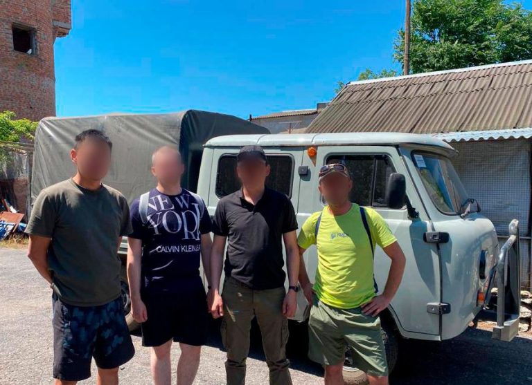 Бойцы СВО получили автомашину от коллектива ГУП «ЖКХ РС (Я)»