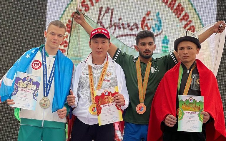 Дмитрий Неустроев завоевал звание чемпиона мира по мас-рестлингу