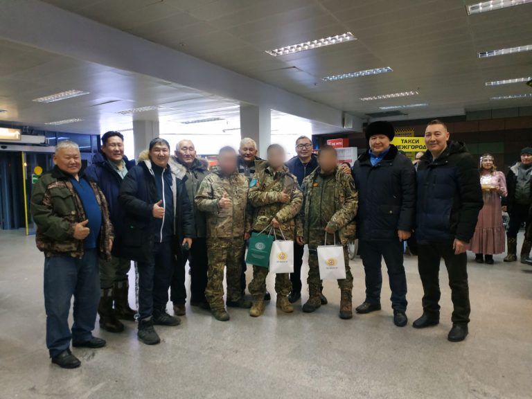 В аэропорту Якутска встретили прилетевших из зоны СВО работников ГУП «ЖКХ РС(Я)»