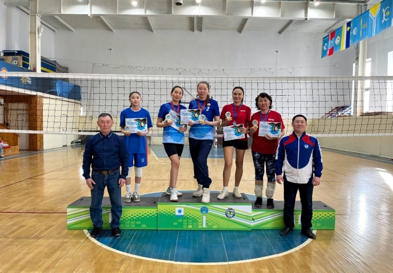 Лучшие волейболистки Хангаласского района работают в ГУП «ЖКХ РС(Я)»