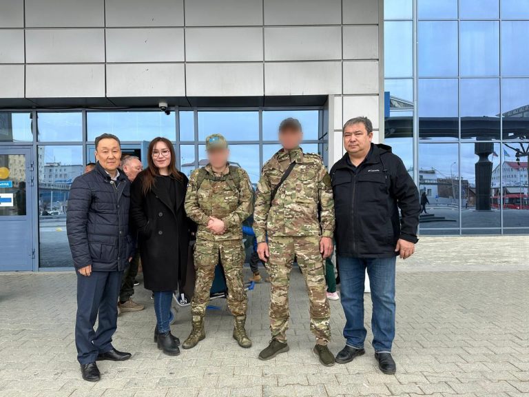 Военнослужащие — работники ГУП «ЖКХ РС(Я)» приехали в краткосрочный отпуск