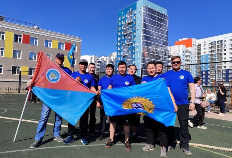 Силачи из ГУП «ЖКХ РС(Я)» стали вторыми призерами на соревнованиях по перетягиванию каната