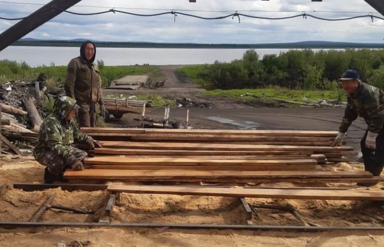 Коллектив Среднеколымского ЖКХ оказал поддержку семье участника СВО