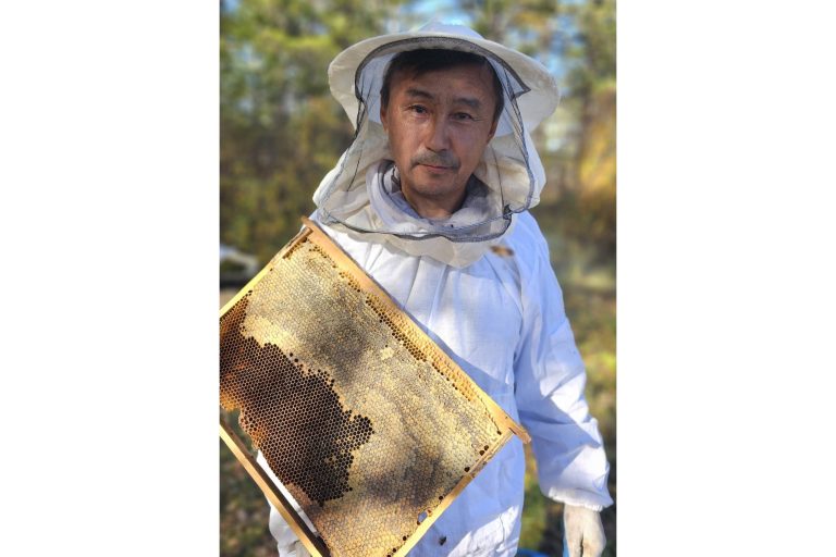 Валерий Федоров из ГУП «ЖКХ РС(Я)» признан одним из лучших пчеловодов России