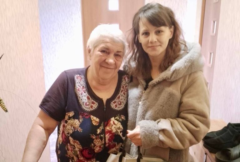 С теплом сердец к старшему поколению