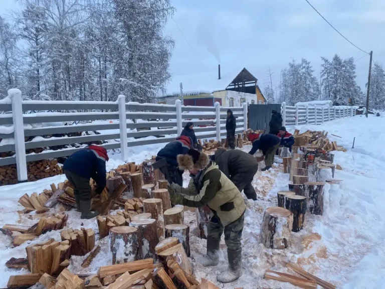 Коллектив Амгинского ЖКХ оказал поддержку семье коллеги – участника СВО