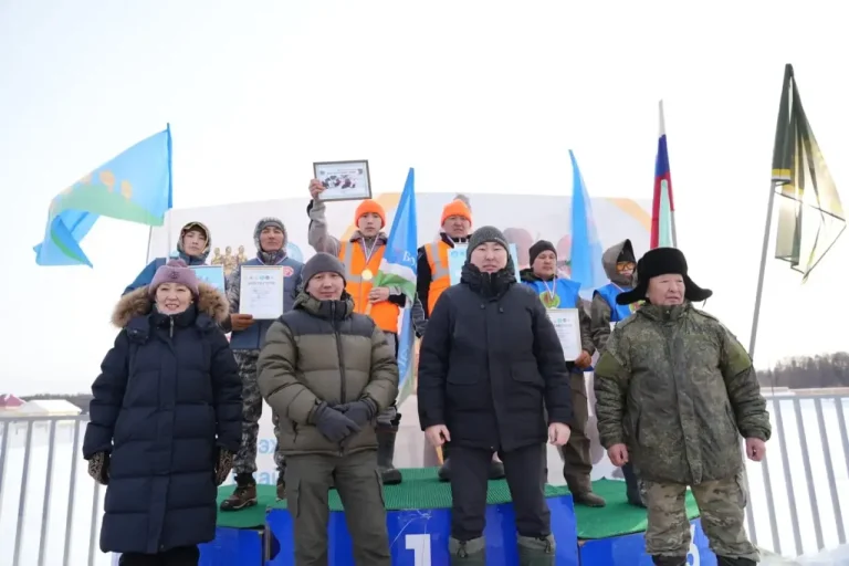 Александр Захаров из Верхневилюйского ЖКХ вместе с сыном – чемпионы «Аҕа уолунаан – 2026»