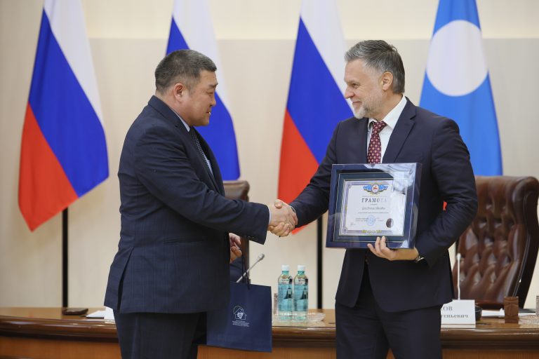 Работники ГУП «ЖКХ РС(Я)» удостоены высоких наград за вклад в развитие отрасли