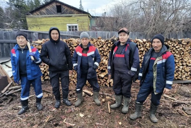 Работники Сунтарского ЖКХ оказали помощь ветерану