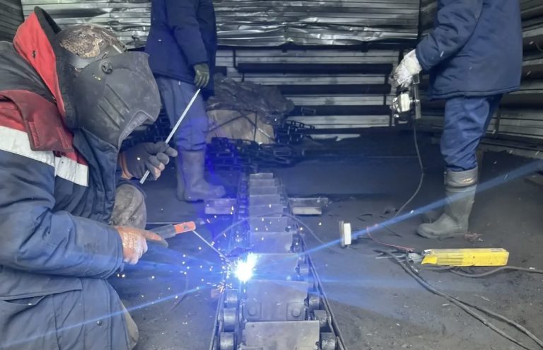 Персонал Сунтарского ЖКХ ведет плановые ремонтные работы на объектах