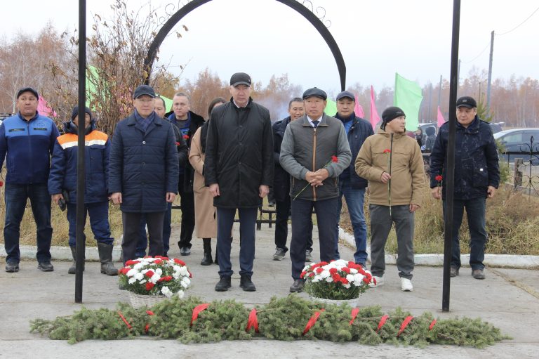 Работники ГУП «ЖКХ РС(Я)» почтили память Анания Андреева
